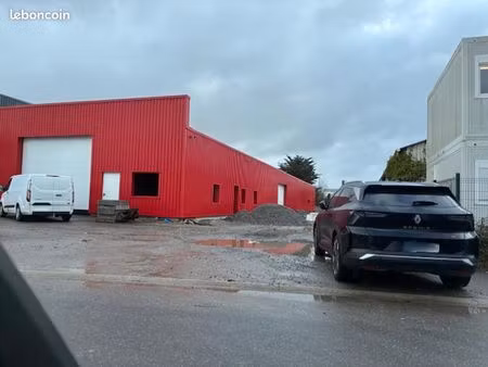 local industriel 742 m²