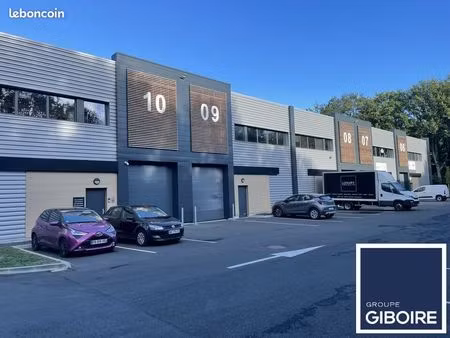 local d'activité 240 m²