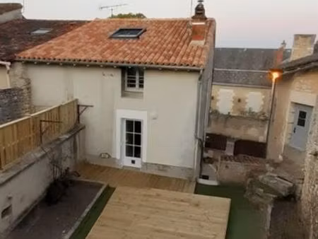 loue maison de ville t.3 en cité médiévale de 80 m²
