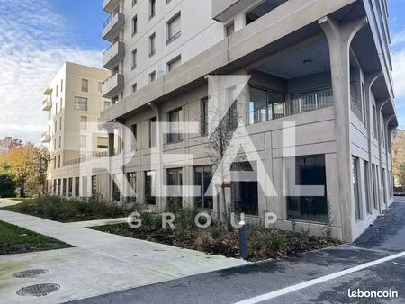 local commercial 245 m² bordeaux