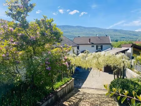 belle villa de caractère avec de belles dépendances - jardin arboré - localisation de prem