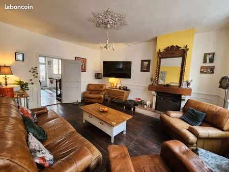 maison de ville familiale en centre-ville  5 ch  3 sdb