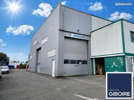 local d'activité 916 m²