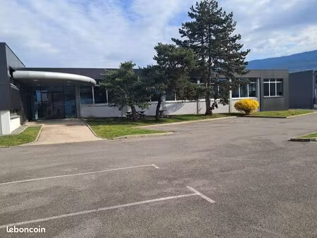 espace commercial 430m² divisible a louer vetraz montoux