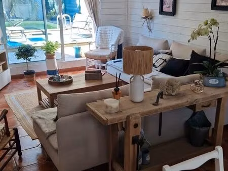 maison avec jardin arboré et piscine