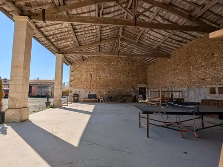 vente garage et parking à vouillé (79230) : à vendre / 260m² vouillé