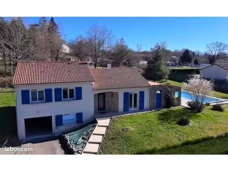 maison de 108m2 avec piscine sur 2800m2 de terrain