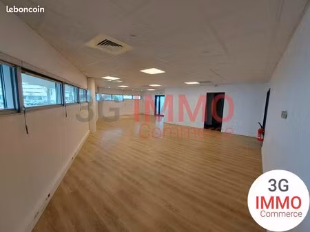 bureaux 159 m²