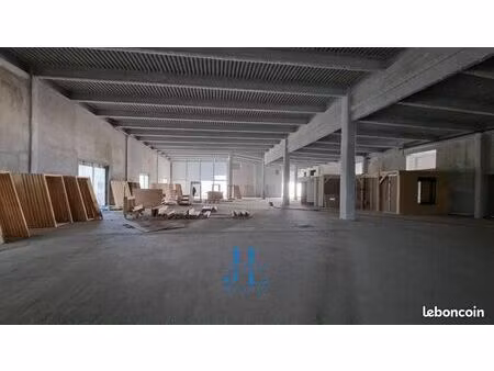 local commercial 1 600 m²