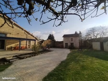 particulier a particulier av belle maison en pierre f5 vivonne