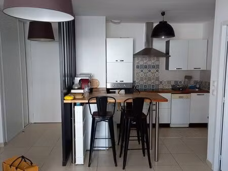 meublé 43m2 avec balcon et parking proche de la mairie