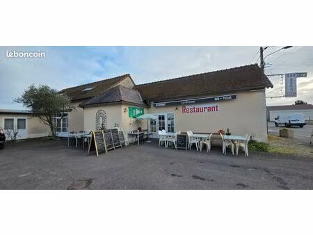 local 557 m² coussay les bois