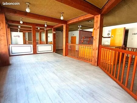 local commercial 102 m² poitiers