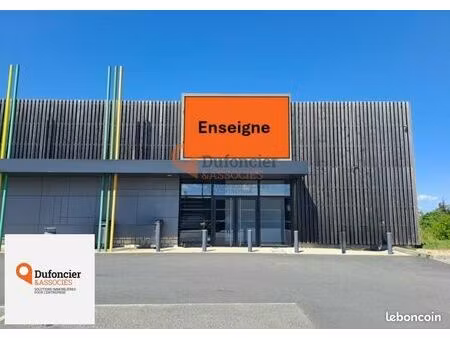 local commercial 650 m² poitiers