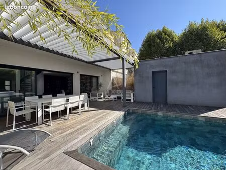 maison 8 pièces 213 m²