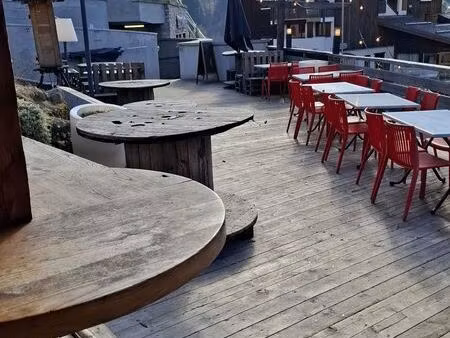 business clé en main dans une station très rentable. restaurant / bar au pied des pistes  