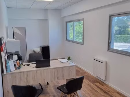 location bureau et salle de soin