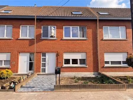 gerenoveerde woning met drie slaapkamers te hofstade