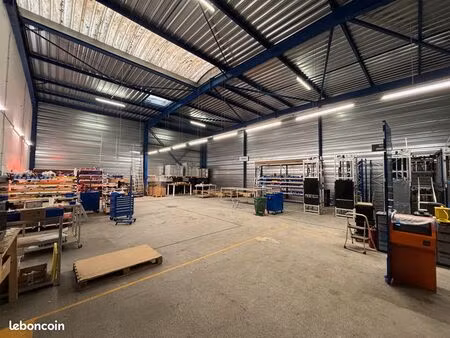 locaux d’activité avec bureaux – 754 m² – bordeaux bacalan / bassin à flots