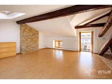 a deux pas de la gare t1 de 24m² carrez et 76m² au sol