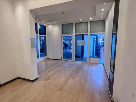 spécial investisseur : local commercial de 53m2 en centre vi