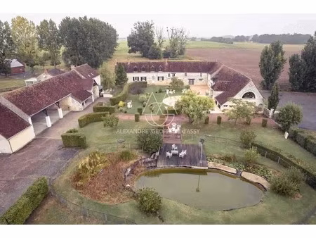 ferme du 17eme sur 4 2ha à sainte maure de touraine: mariage/evènementiel: opportunité d'i