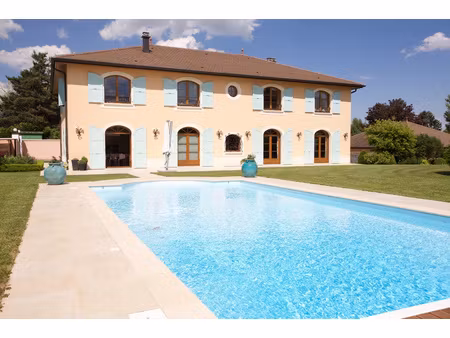 villa d'exception 600 m2 habitables vue jura piscine c