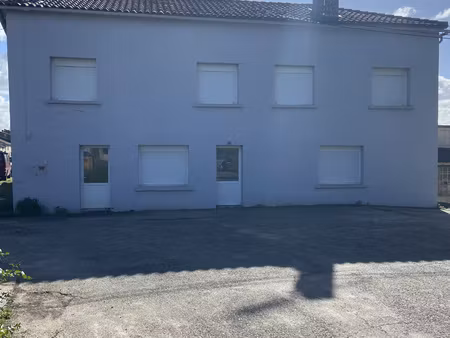 bâtiment avec habitation 127 m2  grand garage 160 m2 et terr