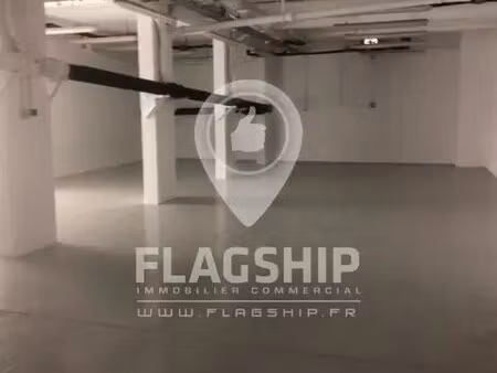 location commerce 352 m²