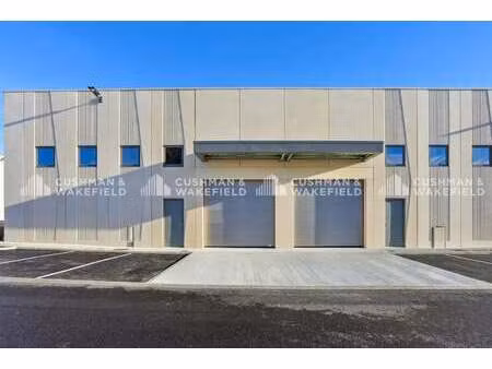 location local d'activités 410 m²