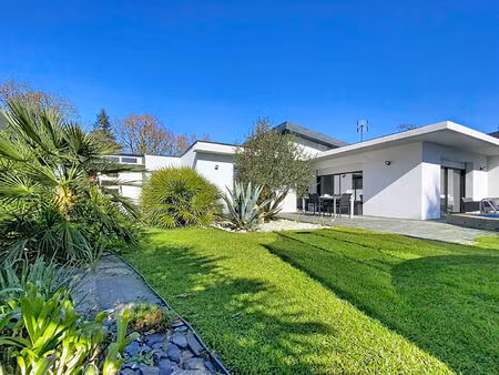 maison contemporaine de plain-pied à quéven - 5 pièces  120 m²