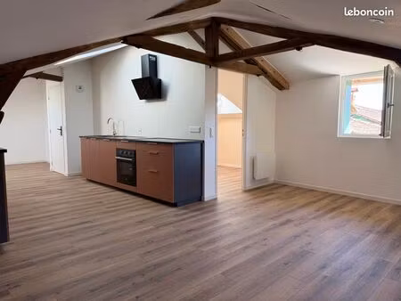 t2 lumineux  combles refais à neuf  57m2  10min de limoges