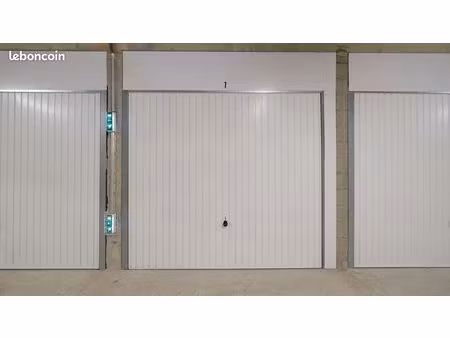 parking/box 15 m² bastia