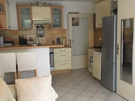 grand t2 secteur mairie proche tram et bus