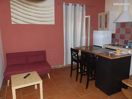 t2 meublé en duplex à ollioules. 780 euros  eau et électricité comprises