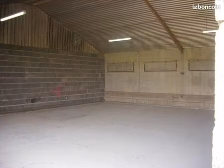 entrepôts ; box de stockage