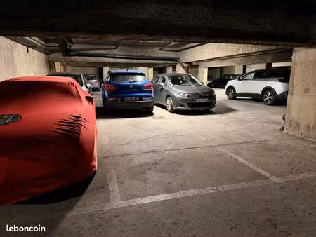 place de parking sécurisée en sous sol nogent-sur-marne rer a