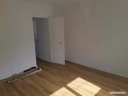 a louer : t1bis lumineux refait à neuf (29 m²)  grand stockage  dispo 15/04