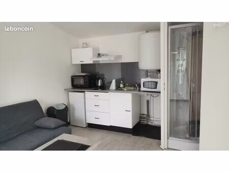 location studio meublé