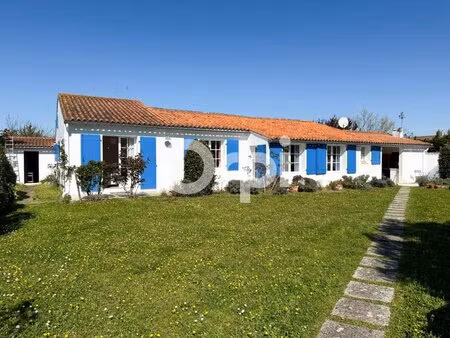 rare : maison familiale de plain-pied au cœur de l’île d’aix (17123)