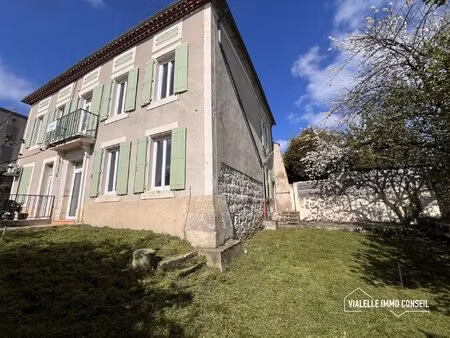 maison de maître  grand jardin arboré au calme  coeur de village