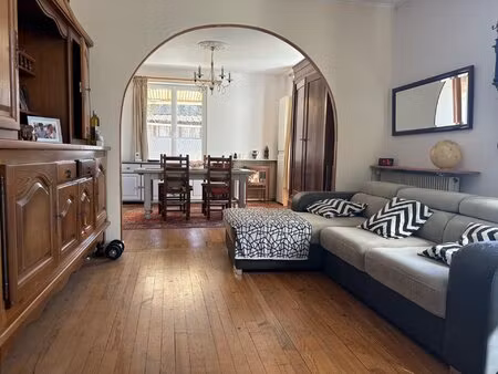 maison avec gîte indépendant  piscine  cuisine professionnelle et ponton privé sur le lot.