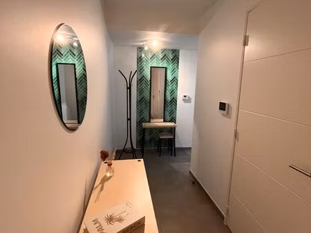 coquet studio etat neuf tres lumineux