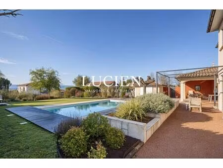 maison familiale avec piscine  sous-sol aménagé et vue dégagée – lurcy