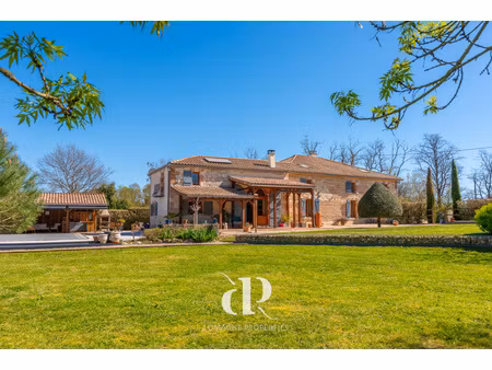 maison de campagne clé en main avec piscine et confort de vie optimal