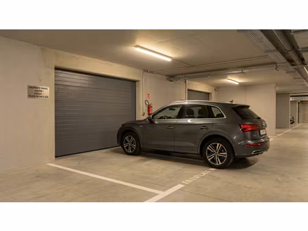 a vendre garage fermé et place parking en enfilade