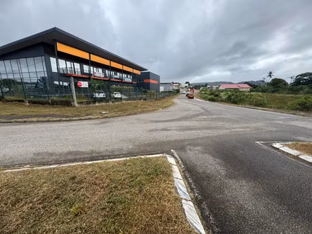 local professionnel à louer matoury 340m2 7 820€/mois ht/hc