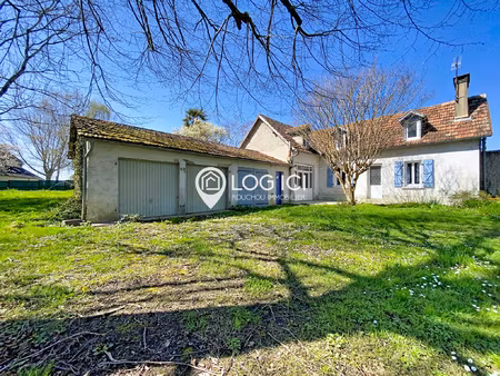 maison béarnaise pleine de charme sur 3 330 m2 de terrain au