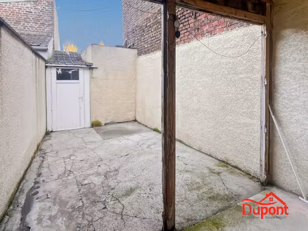 maison 1 chambre et cour