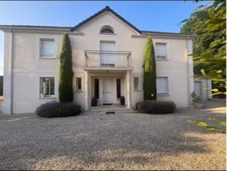 superbe maison familiale 7 pièces 226 m² avec piscine – secteur recherché proche sens